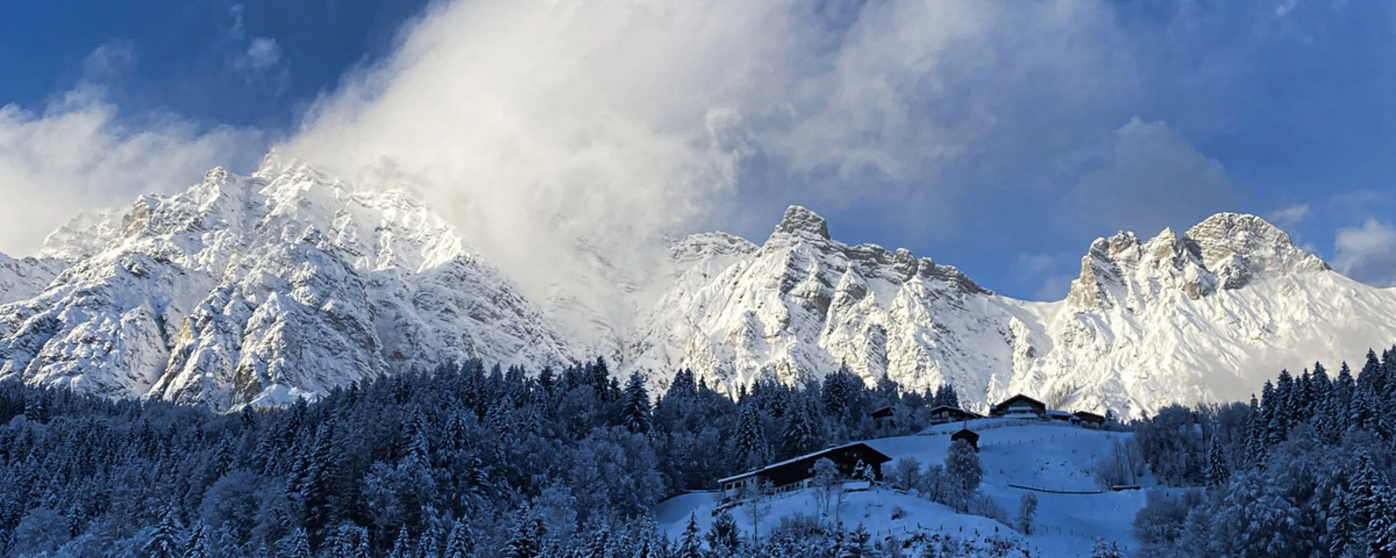 Eindrucksvolles Bergpanorama im Winter